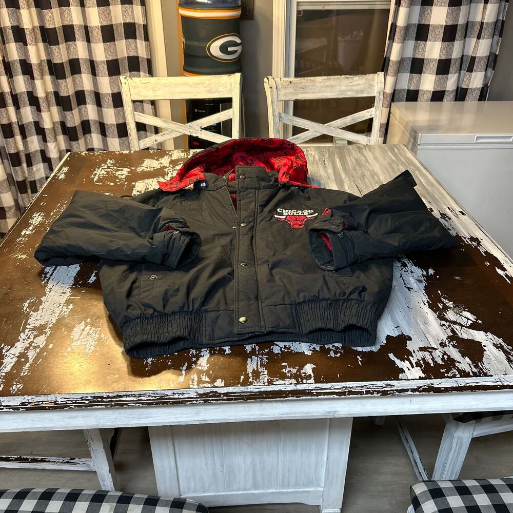 Vintage 90s Chicago Bulls Pro Player NBA Puffer Jacket Large